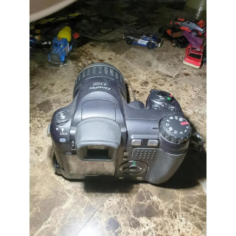 Fujifilm FinePix S Series S5200 5.1MP 10x Opt, w/1.5x teleconversion lens
